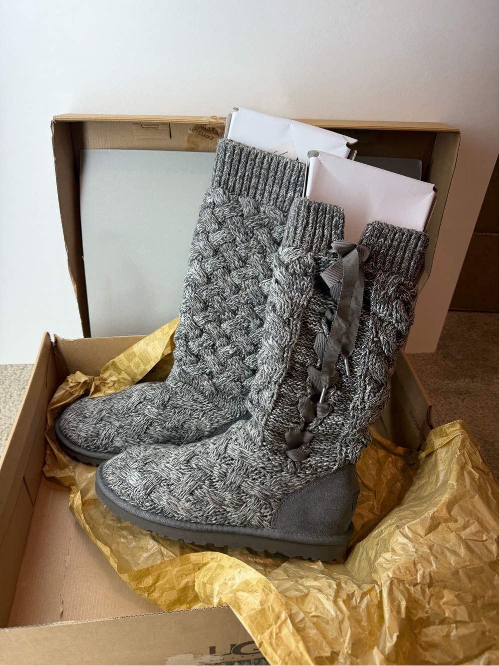 UGG Australia Mahalya Knit Lace-Up Boots Gray Women's US 9, EU 40 MPN 1008686